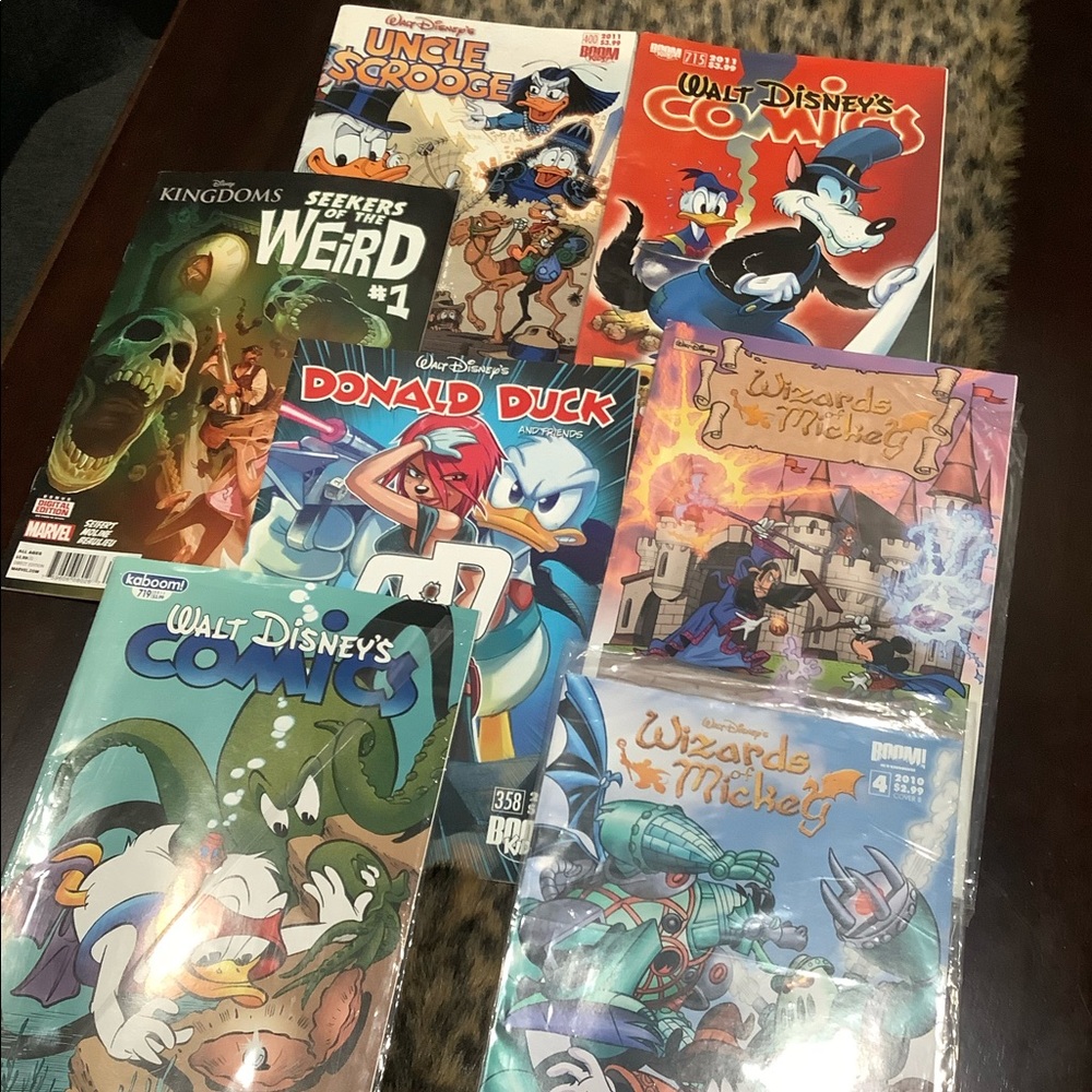 SEVEN‎ DISNEY COMIC BOOKS